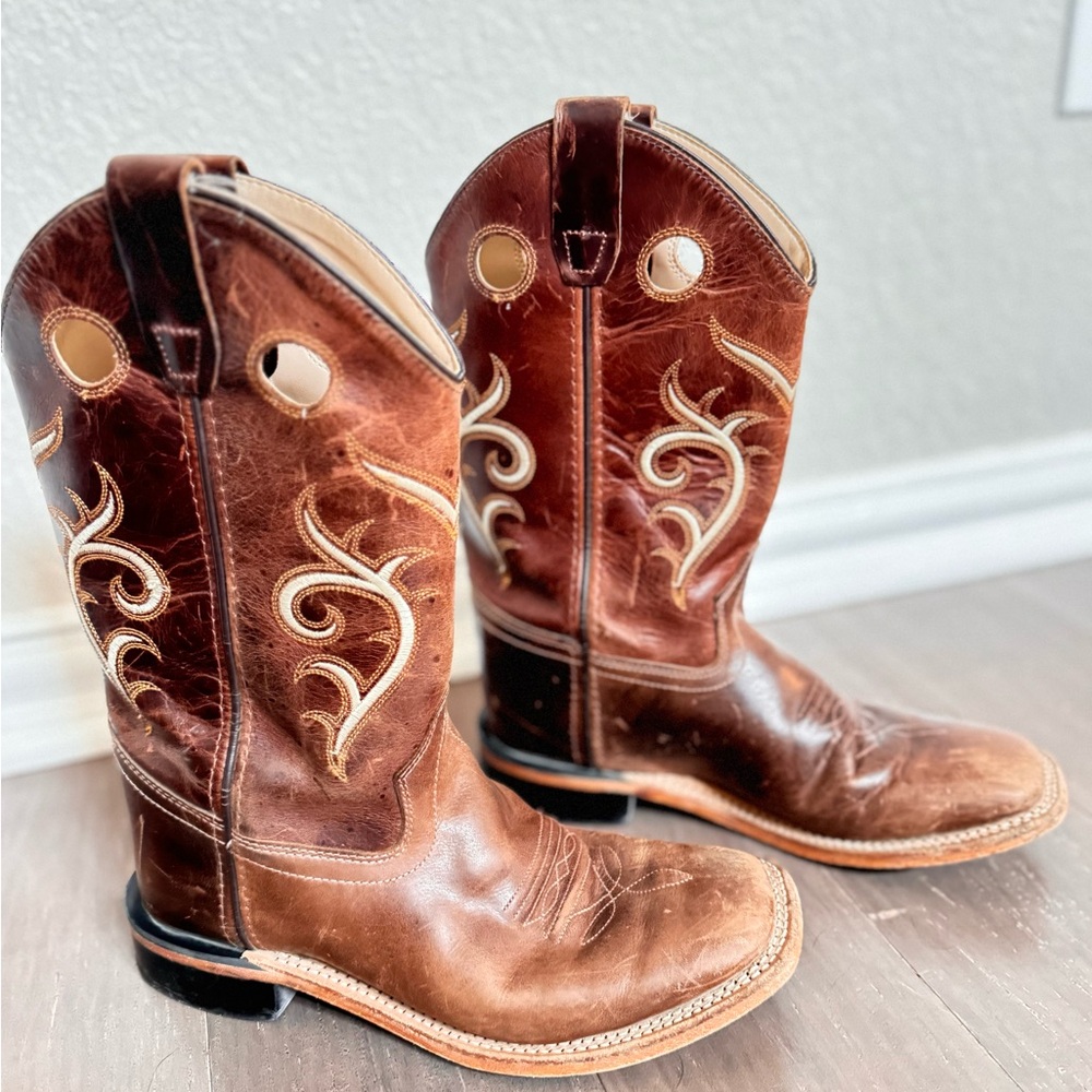 Old West Brown Leather Western Pull-On Boots with Embroidered Shaft